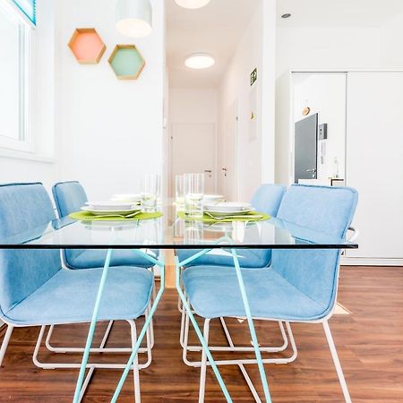 Simtown Suite Apartments Wina Bagian luar foto