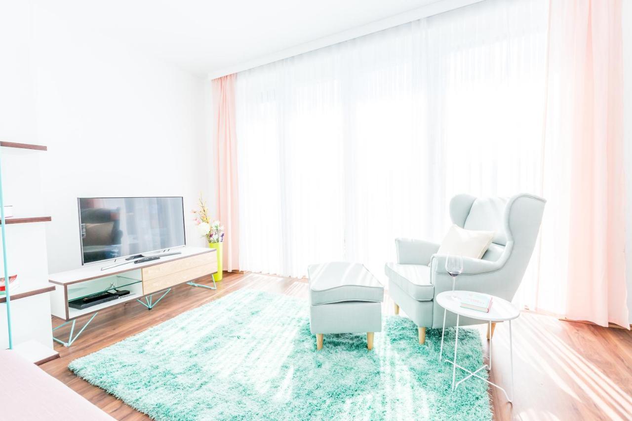 Simtown Suite Apartments Wina Bagian luar foto