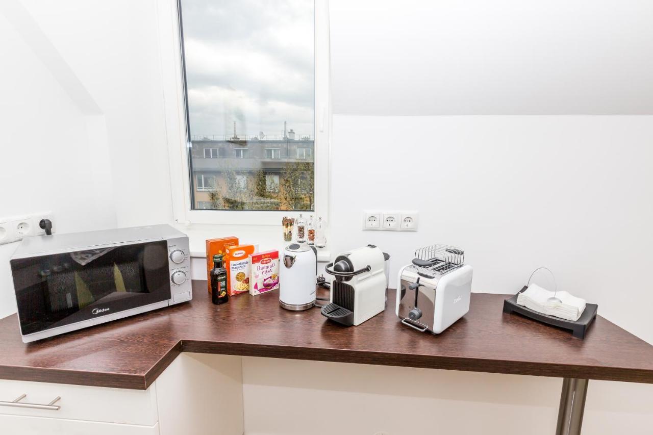 Simtown Suite Apartments Wina Bagian luar foto