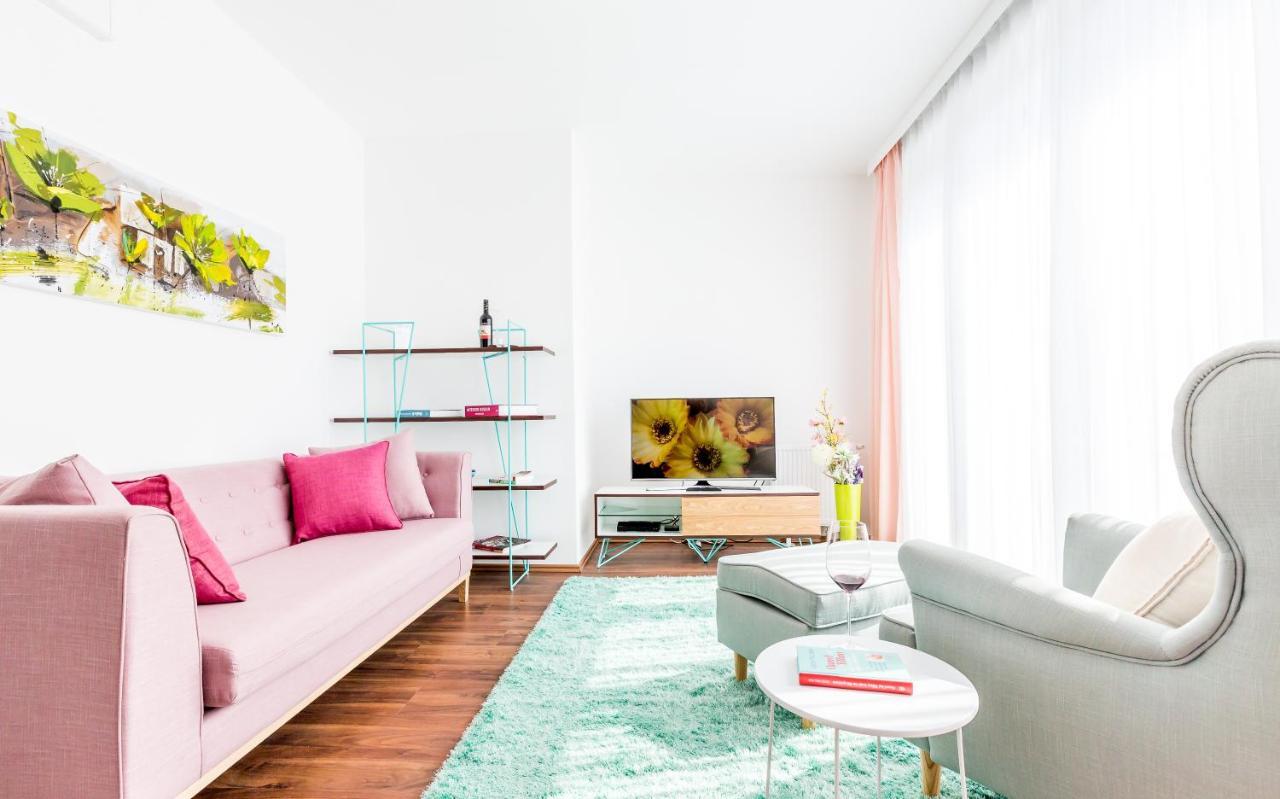 Simtown Suite Apartments Wina Bagian luar foto