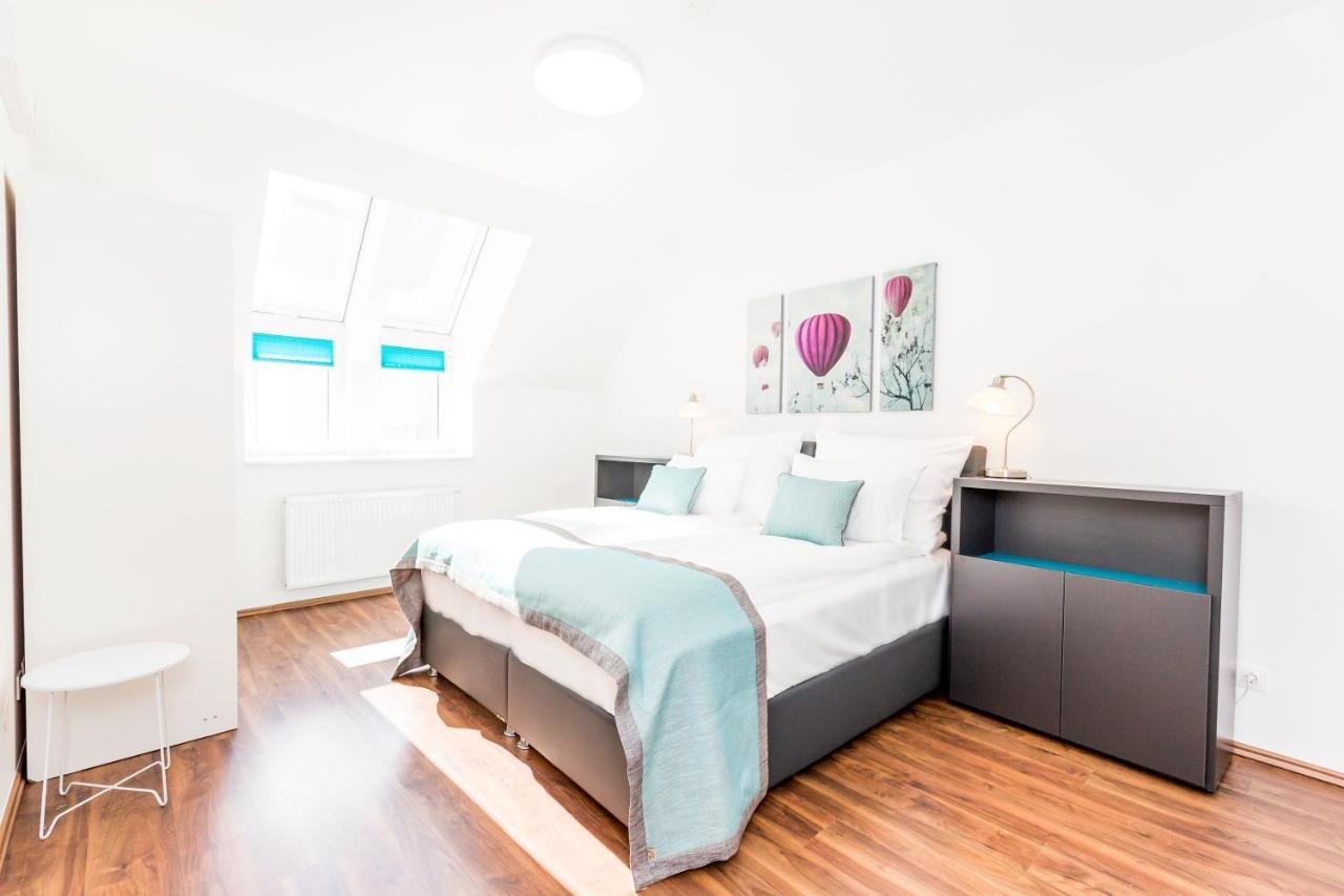Simtown Suite Apartments Wina Bagian luar foto