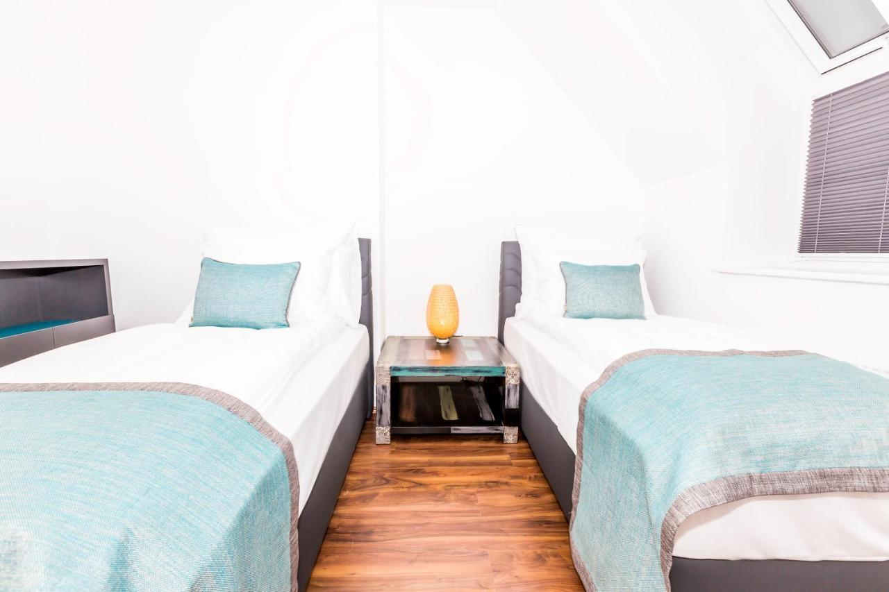 Simtown Suite Apartments Wina Bagian luar foto