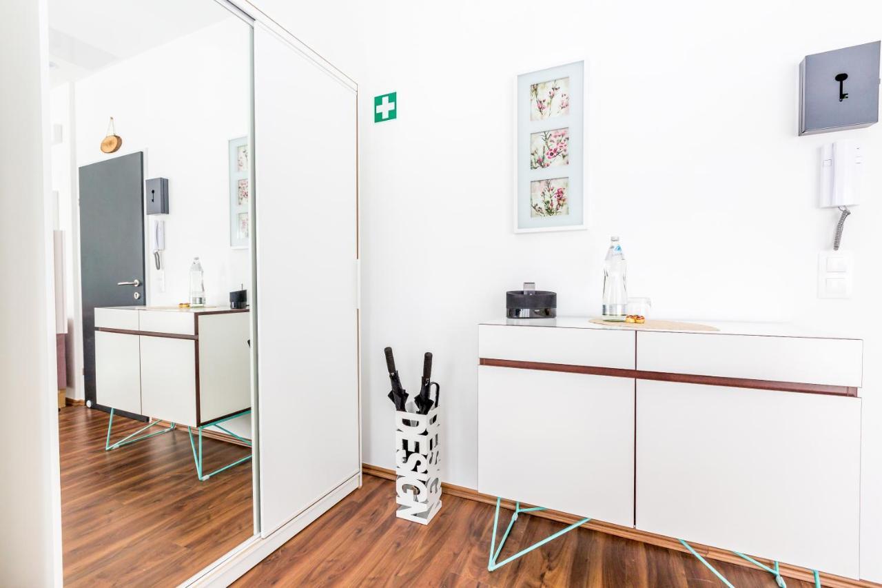 Simtown Suite Apartments Wina Bagian luar foto