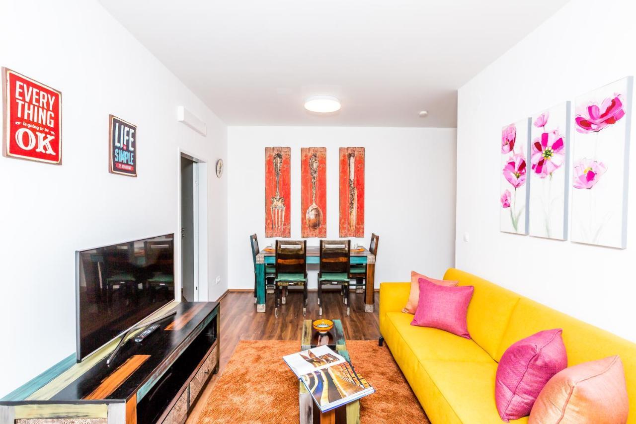 Simtown Suite Apartments Wina Bagian luar foto