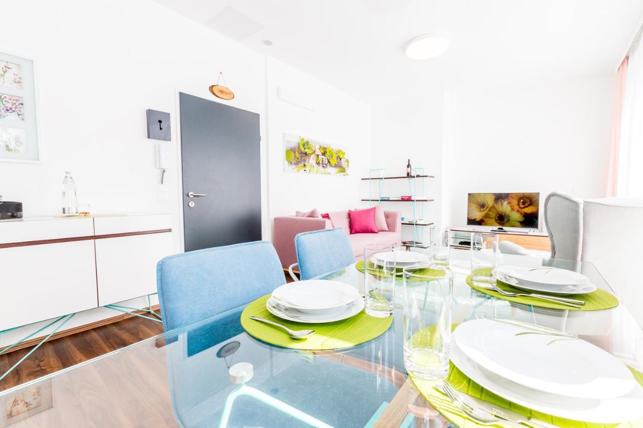 Simtown Suite Apartments Wina Bagian luar foto