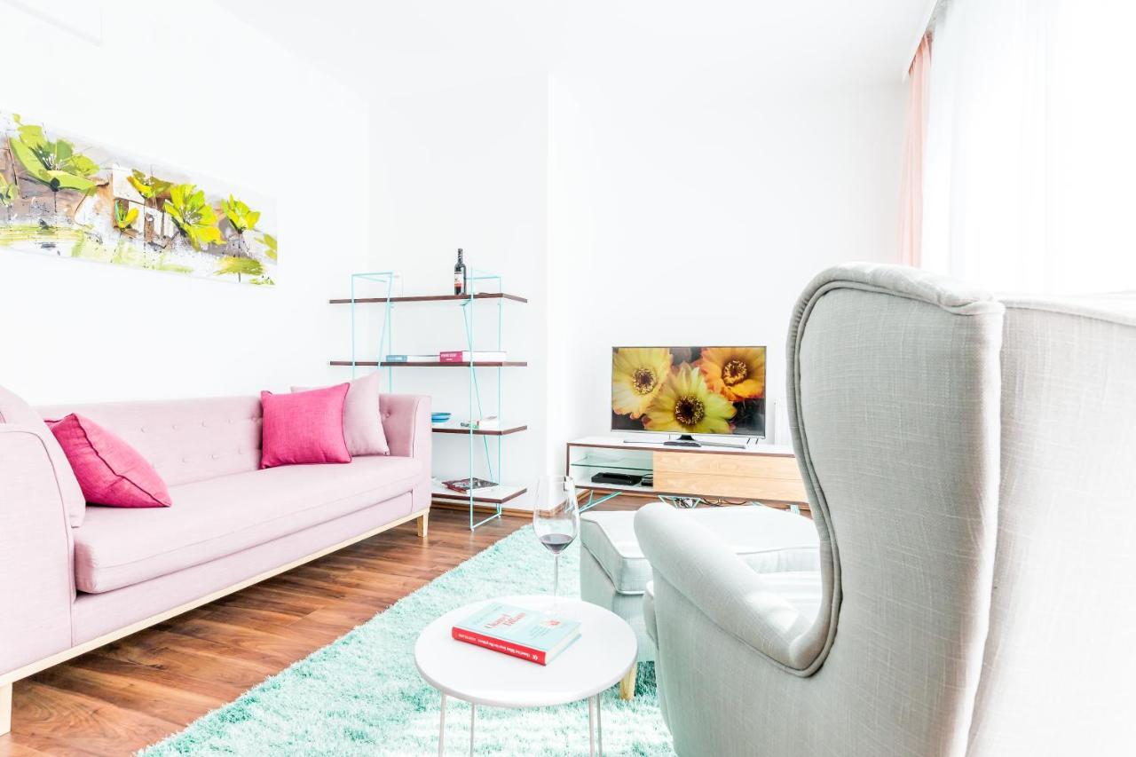 Simtown Suite Apartments Wina Bagian luar foto