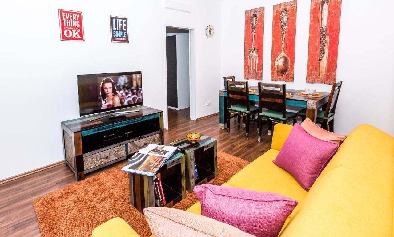 Simtown Suite Apartments Wina Bagian luar foto