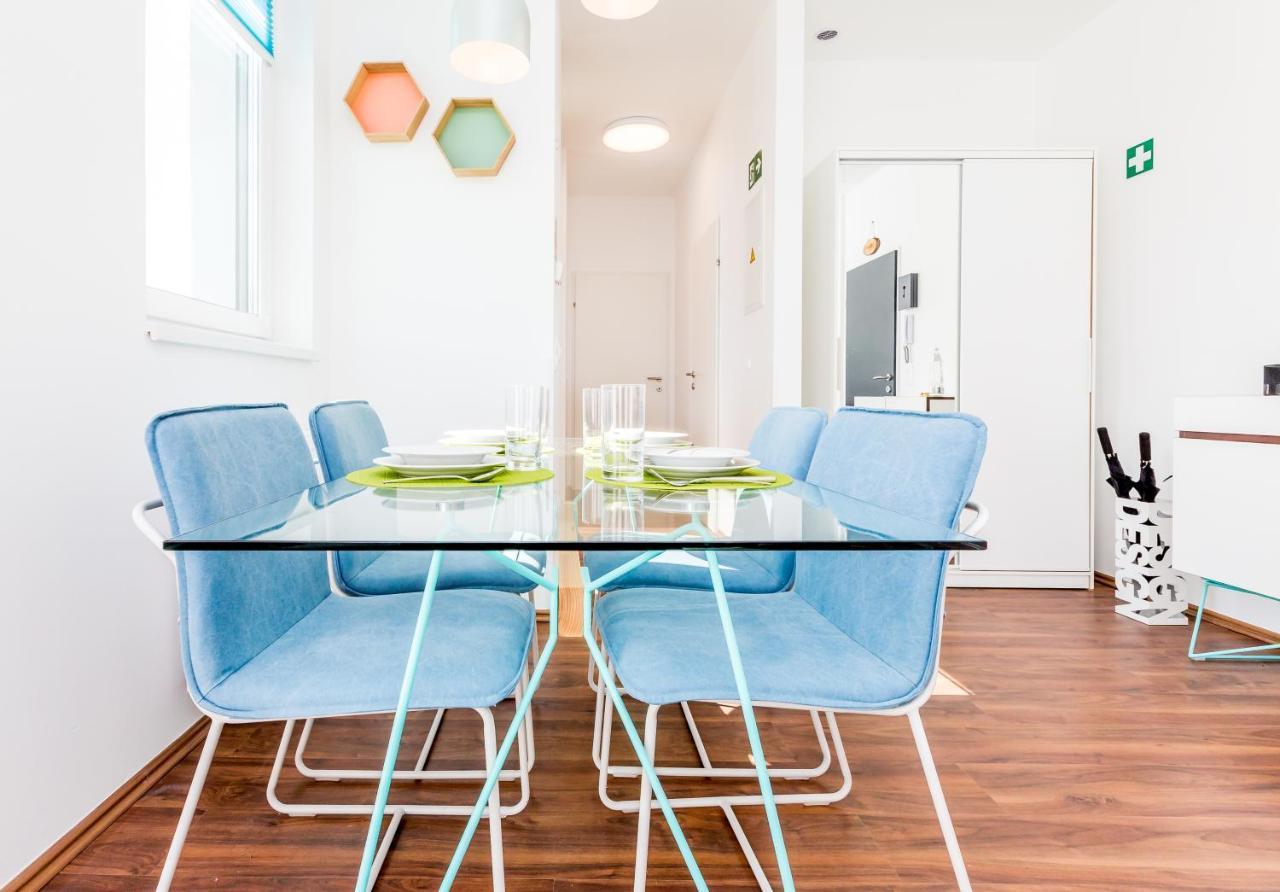 Simtown Suite Apartments Wina Bagian luar foto