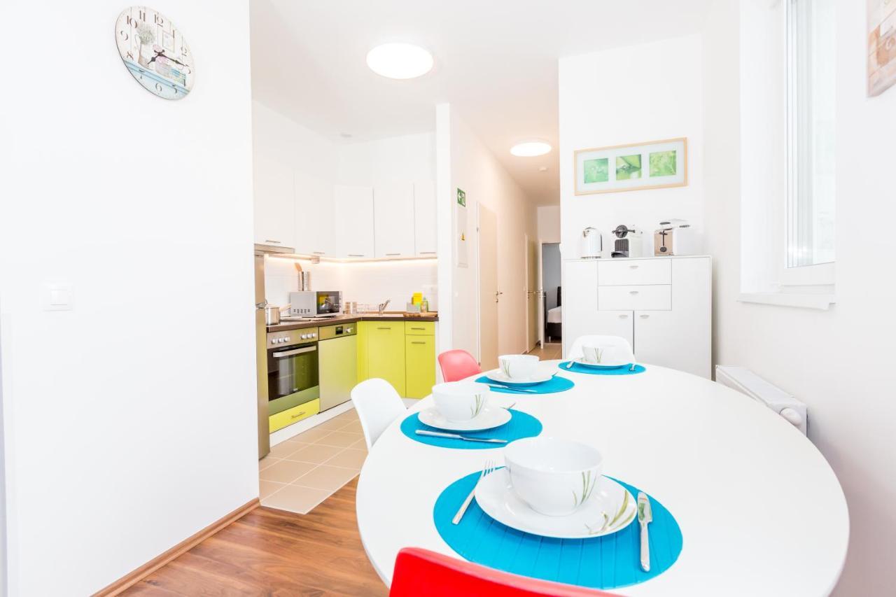 Simtown Suite Apartments Wina Bagian luar foto