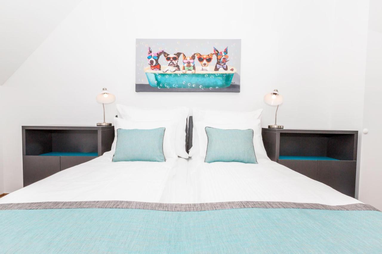 Simtown Suite Apartments Wina Bagian luar foto