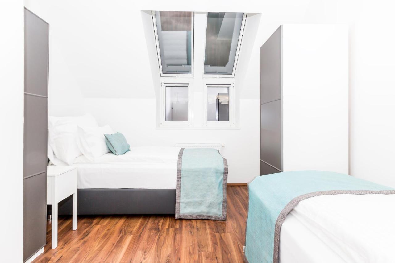 Simtown Suite Apartments Wina Bagian luar foto