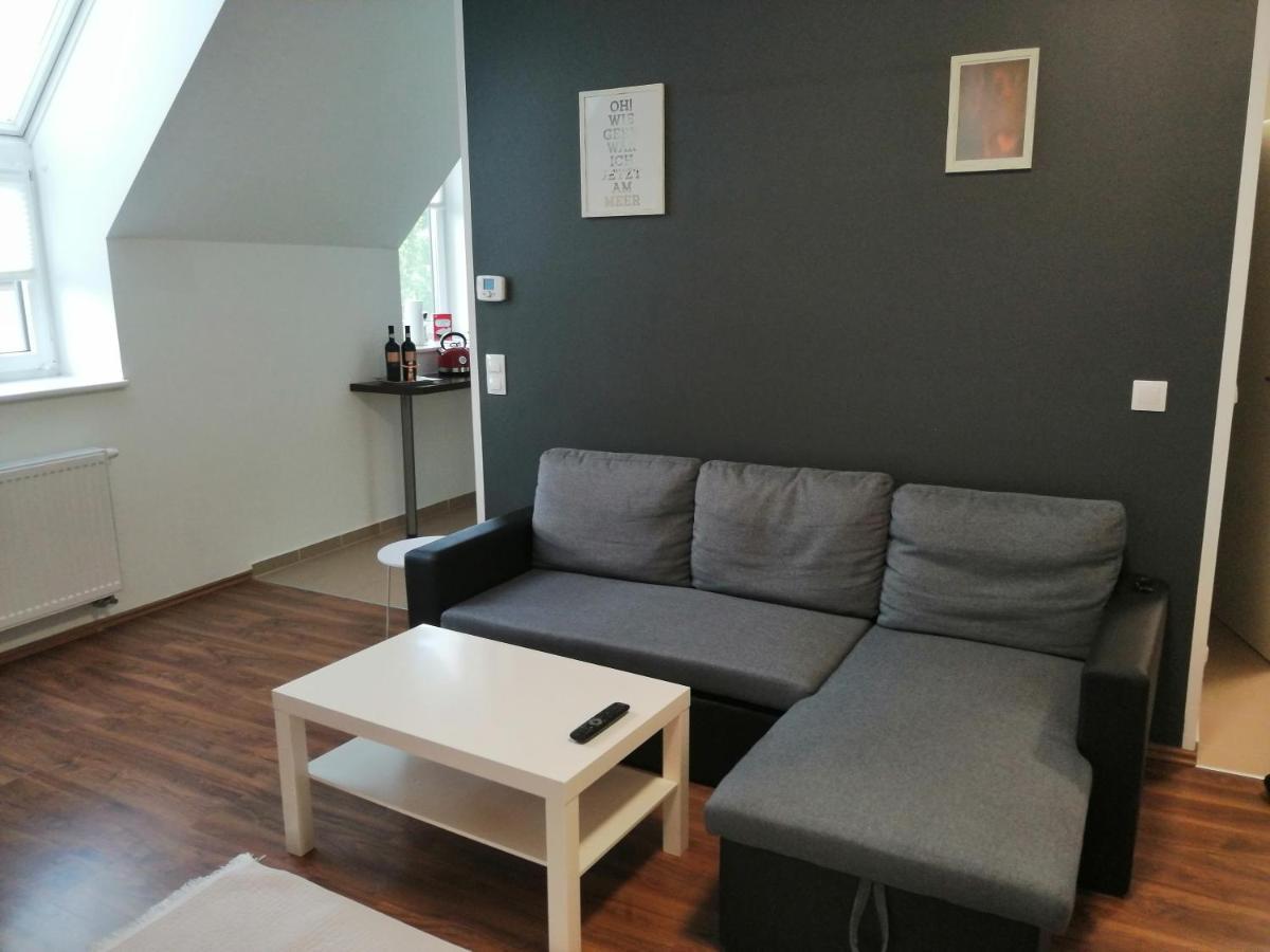 Simtown Suite Apartments Wina Bagian luar foto