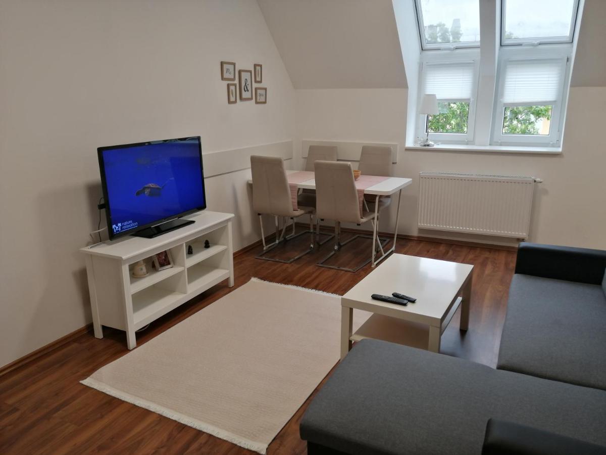 Simtown Suite Apartments Wina Bagian luar foto