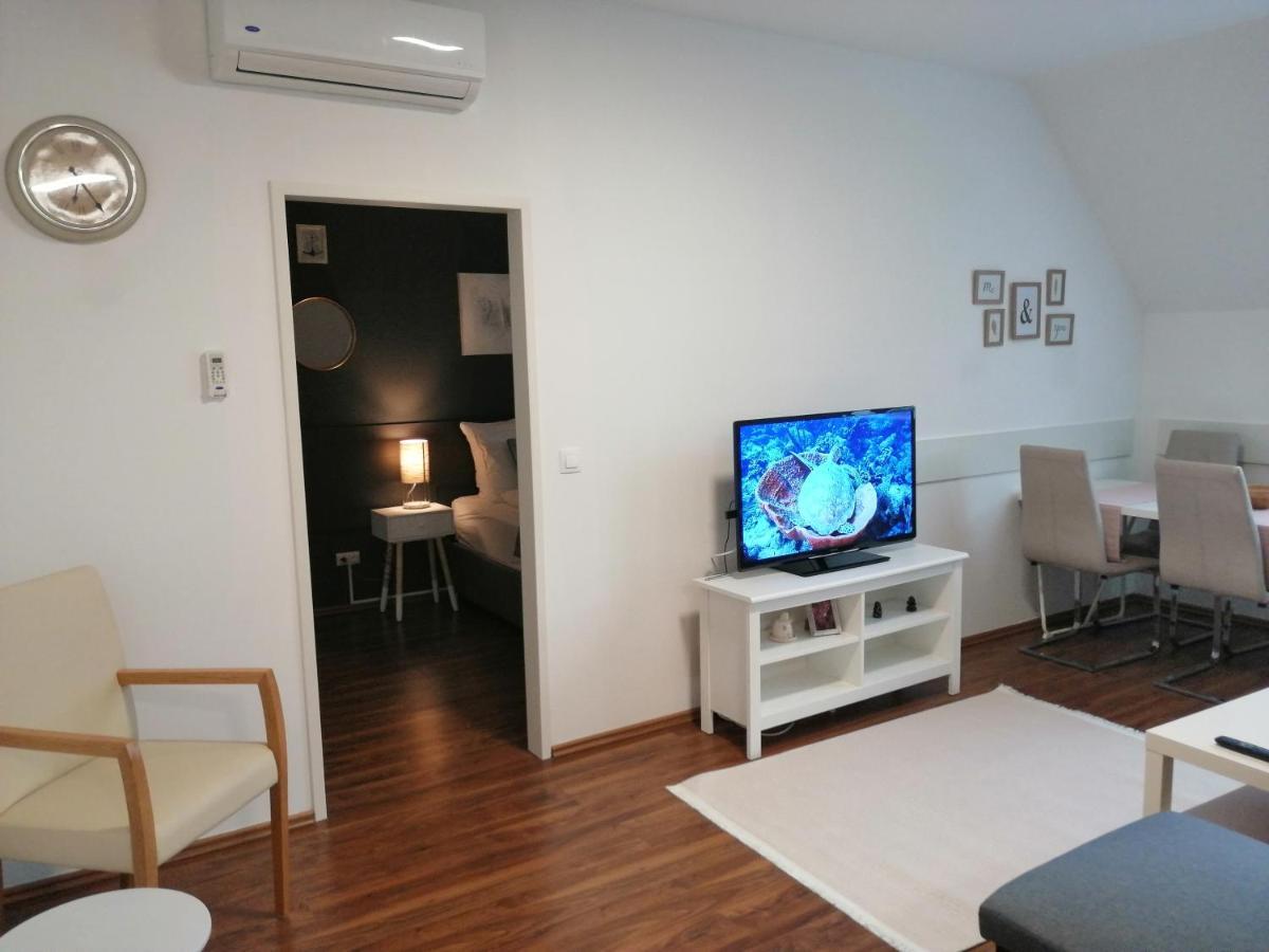 Simtown Suite Apartments Wina Bagian luar foto